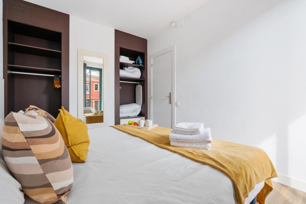 Lodging Apartments Liceu G1 Barselona Dış mekan fotoğraf